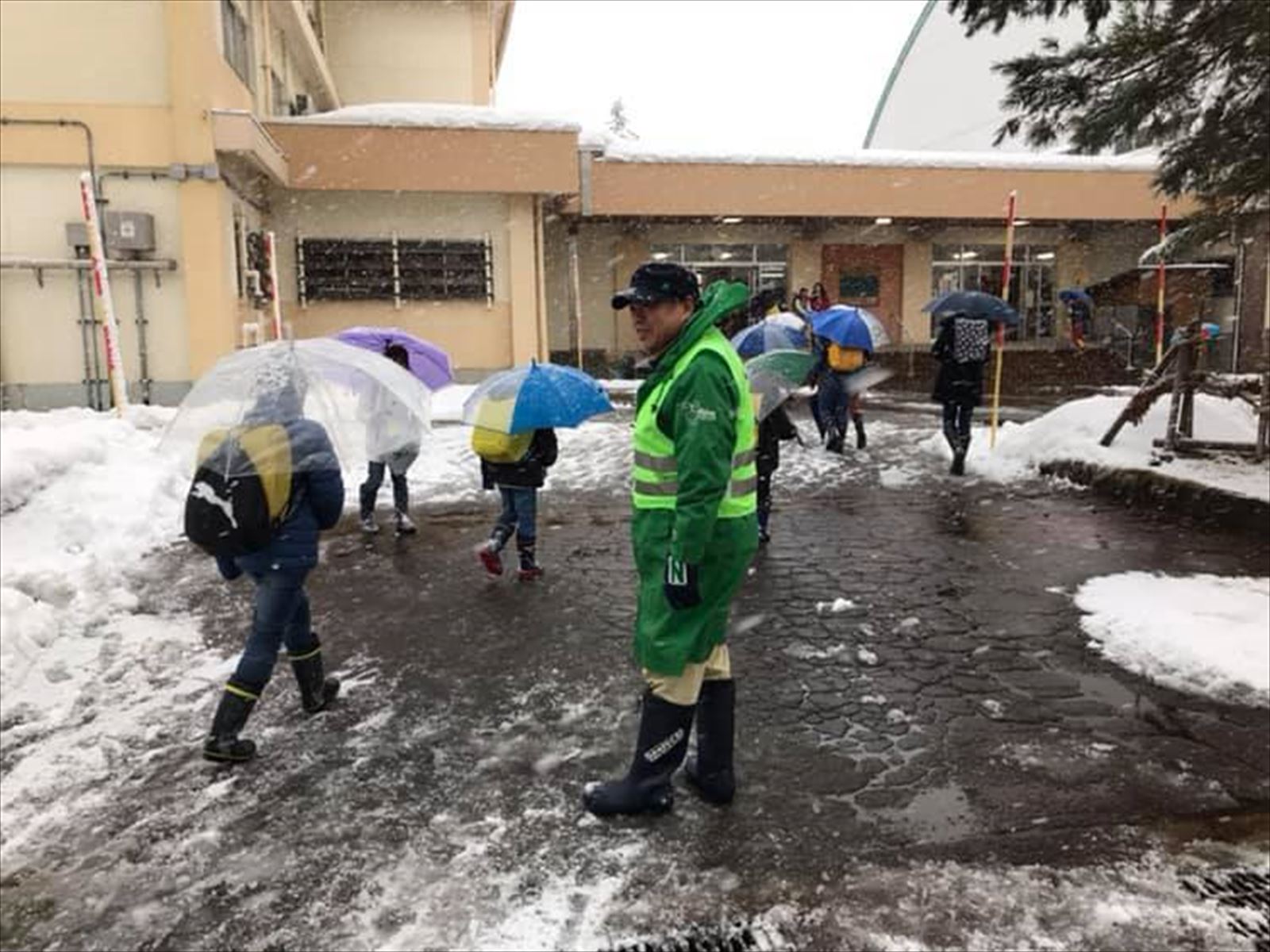 こども達の登下校の見守り活動